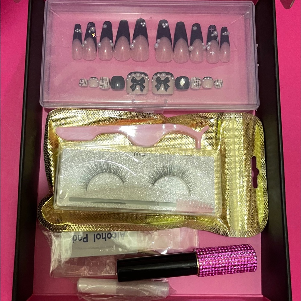 Eyelashes & press on nails bundle